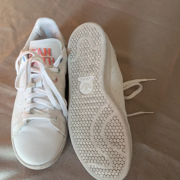 Adidas Stan Smith White and Red Sneakers - Picture 2 of 4